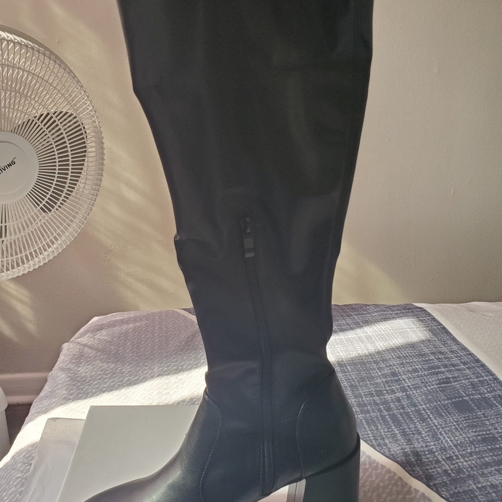 Black Knee-High Women's Boots